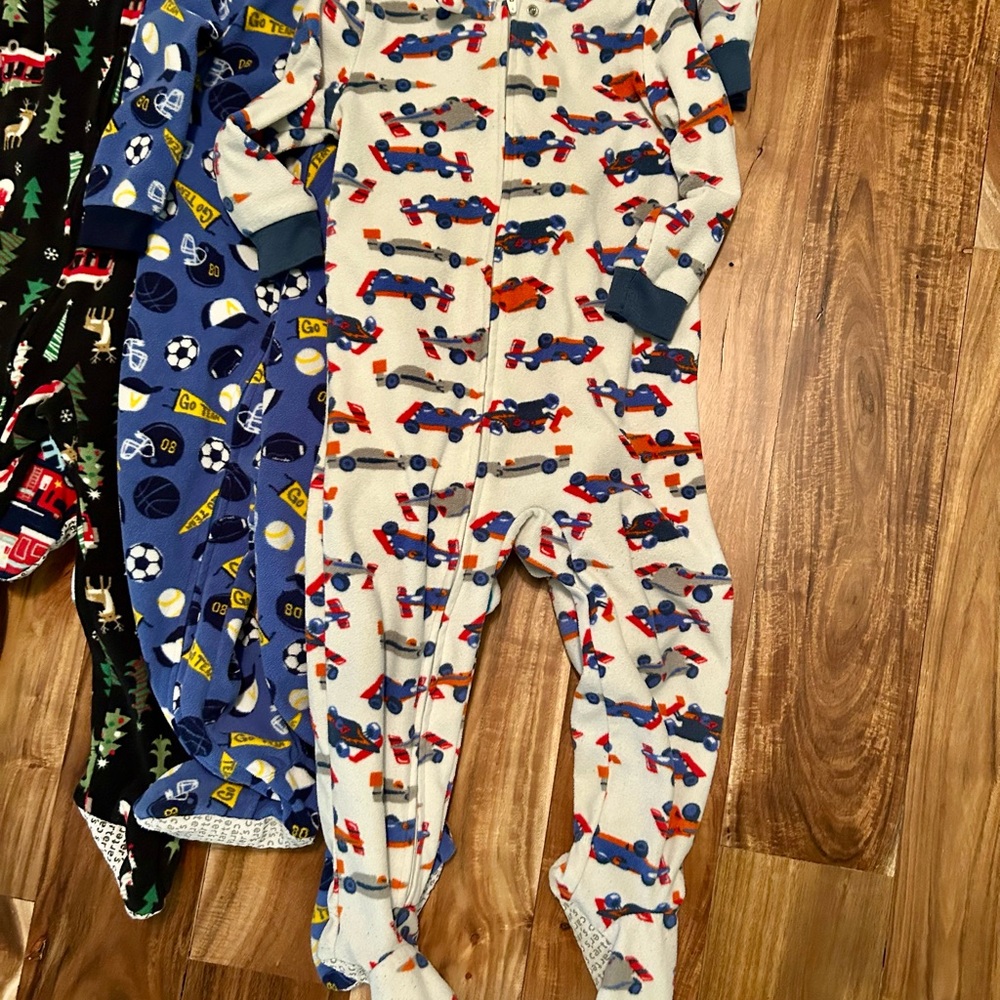 Carter’s fleece boys pajamas 24 months - Picture 3 of 8